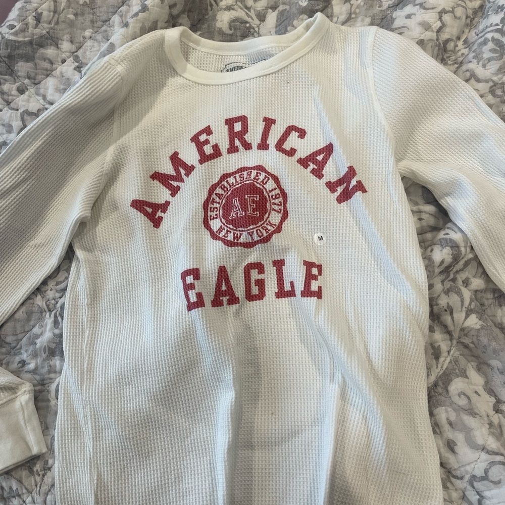 medium american eagle long sleeve